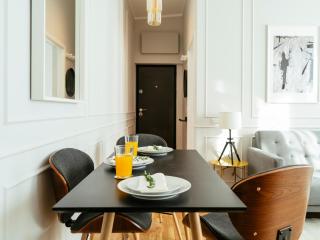 Bright 2BR Flat - Palace Hall - Charming Balcony - Bucarest - 4