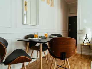 Bright 2BR Flat - Palace Hall - Charming Balcony - Bucarest - 1