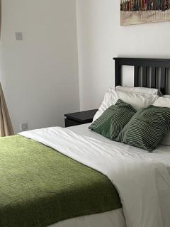 ‪Luxury One Bed Apt w/Balcony in Cantonment - 6