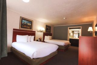 Brandin' Iron Inn - West Yellowstone - 9
