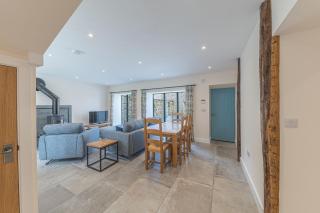 No 3 The Coach House - 2