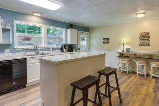 Dock and Screened Porch Lake of the Ozarks Getaway! - Sunrise Beach - 7