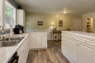 Dock and Screened Porch Lake of the Ozarks Getaway! - Sunrise Beach - 6