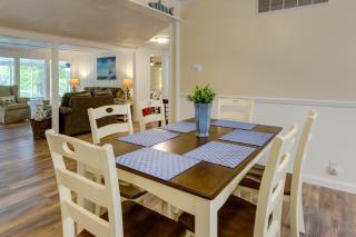 Dock and Screened Porch Lake of the Ozarks Getaway! - Sunrise Beach - 4