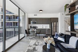 Corner condo w/ Unrivaled views - 1