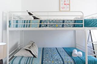 Host Wise - Large Flat w Terrace - Ace Location at Aliados - Oporto - 5