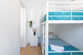 Host Wise - Large Flat w Terrace - Ace Location at Aliados - Oporto - 3