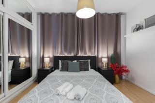 Host Wise - Large Flat w Terrace - Ace Location at Aliados - Oporto - 4
