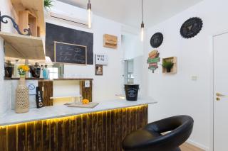 Host Wise - Large Flat w Terrace - Ace Location at Aliados - Oporto - 8