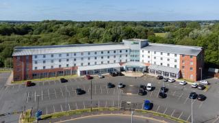 Holiday Inn Express Leigh - Sports Village by IHG - Leigh - 3