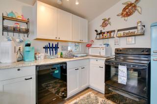 Furnished Deck Waterfront Port Isabel Cottage! - 2