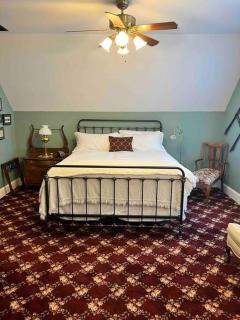 Best of My Love - CA King Size Bed+ - Sleeps 2-4 - Lynchburg - 0