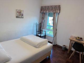 Cozy Room near Metro & Airport - Lisboa - 8