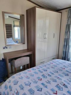 Pebbles Lodge, Seal Bay Resort - Selsey - 5