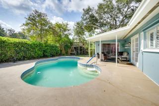 Near Busch Gardens Sunny Florida Retreat with Pool! - Palm Harbor - 0