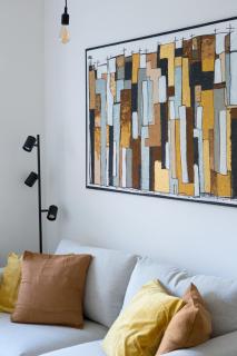 Cozy City Apartment - 9