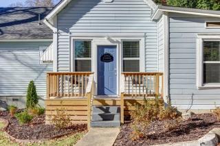 Cedar Blossom Bungalow is a cozy getaway with a 5 minute walk to downtown! - Hot Springs - 9
