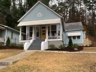 Cedar Blossom Bungalow is a cozy getaway with a 5 minute walk to downtown! - Hot Springs - 7
