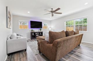 Spacious San Antonio Retreat with Private Patio! - San Antonio - 0