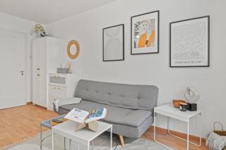 Close to Lake & Balcony 1 BDR Wollishofen Self Check In - Zurich - 3