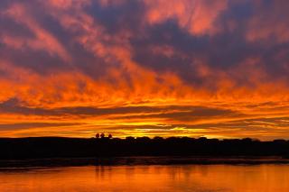 Columbia Vista Waterfront Home with Patio - 9