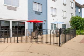Comfort Suites - Elgin - 8