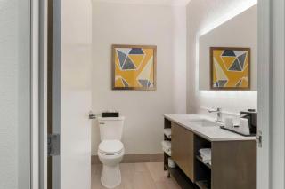 Comfort Suites - Elgin - 3