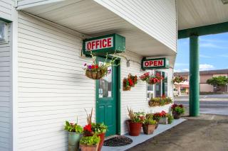 Econo Lodge - Newport - 9
