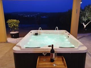 NEW- Villa Olive Oasis -the heated pool & jacuzzi - Kastel Stafilic - 4