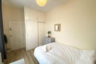 Town House less than 20 mins walk to the Beach - 5