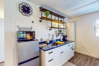 Modern Dog-Friendly apartment - kitchenette and Yard - 4