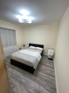 Modern 4-bedroom entire house with Garden - 3