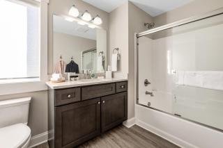 Luxury Downtown 2BDR Lake View 1st Floor Condo steps from Beach 102W - 1