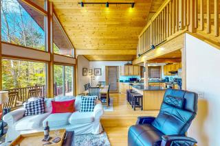 Hot Tub and Outdoor Fireplace Inviting Hinsdale Gem - 7