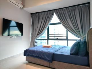 DangaBay SeaView 4pax with Netflix WiFi - Johor Bahru - 0