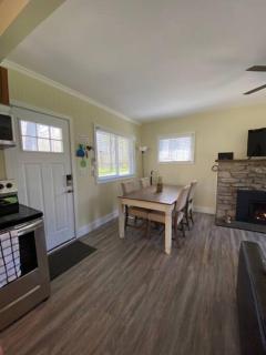 Woodsandwaves Cottage Retreat - Port Colborne - 3