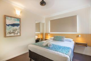 Coral Sea Vista Apartments - 9