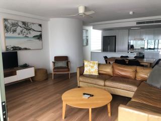 Camargue Beachfront Apartments - Maroochydore - 6
