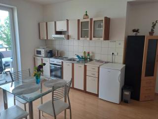 Peškova, byt o 2 pokojích s terasou - Olomouc - 6