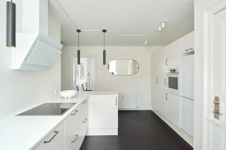 Beautiful 3 Bedroom Apartment Near Shopping & Metro - 7