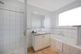 Logans Beach Apartments - Greenviews - 1