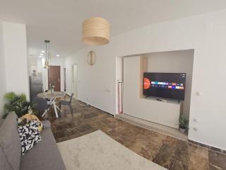 Tao City Center Apartment with Fee wifi and Air con BY NAMASTE ELITE - Torremolinos - 2