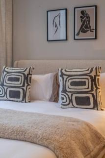 Cityscape Haven: Stylish Studio - 4