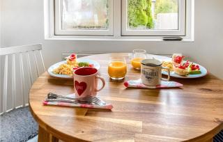 Nice Home In Edsbruk With Kitchen - Edsbruk - 1