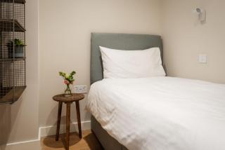 Apartment 6, Castle Cove - 3