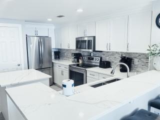 Majestic Resort 505 with RESERVED parking on 3rd Floor Walk-Over - 6