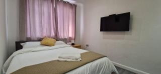 Captivating 2-Bed Apartment in Ilford - 2