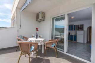 Apartments Mirko - Vinišće - 3