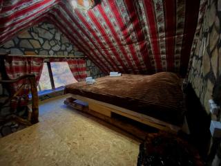 Shale Hause - Geyarchin - 1