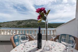 Apartments Mirko - Vinišće - 8
